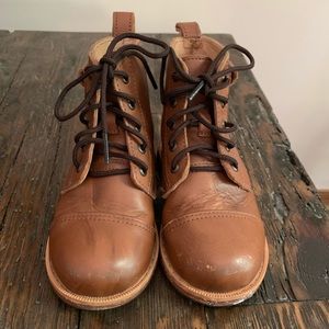 Mikoleon heirloom boots size 25